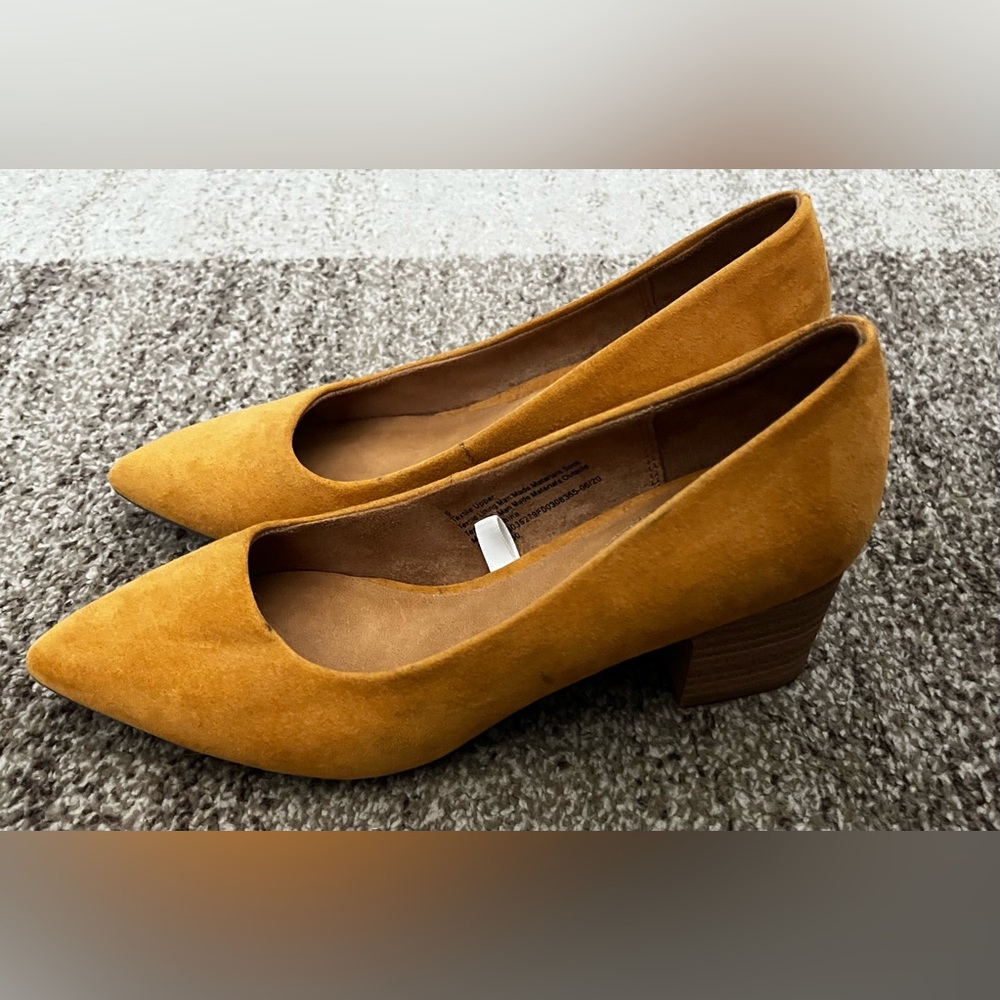 Universal Thread - Elegant Mustard Yellow Women's Shoes size 6